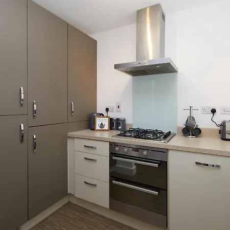 Derby City Base - 2 Bed Near Hospital, Driveway Parking, Garden Exterior photo