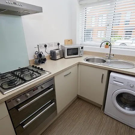 Derby City Base - 2 Bed Near Hospital, Driveway Parking, Garden Exterior photo