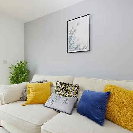 Derby City Base - 2 Bed Near Hospital, Driveway Parking, Garden Exterior photo