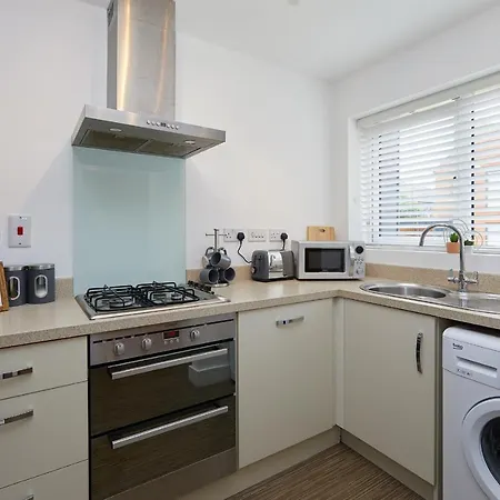 Derby City Base - 2 Bed Near Hospital, Driveway Parking, Garden Exterior photo
