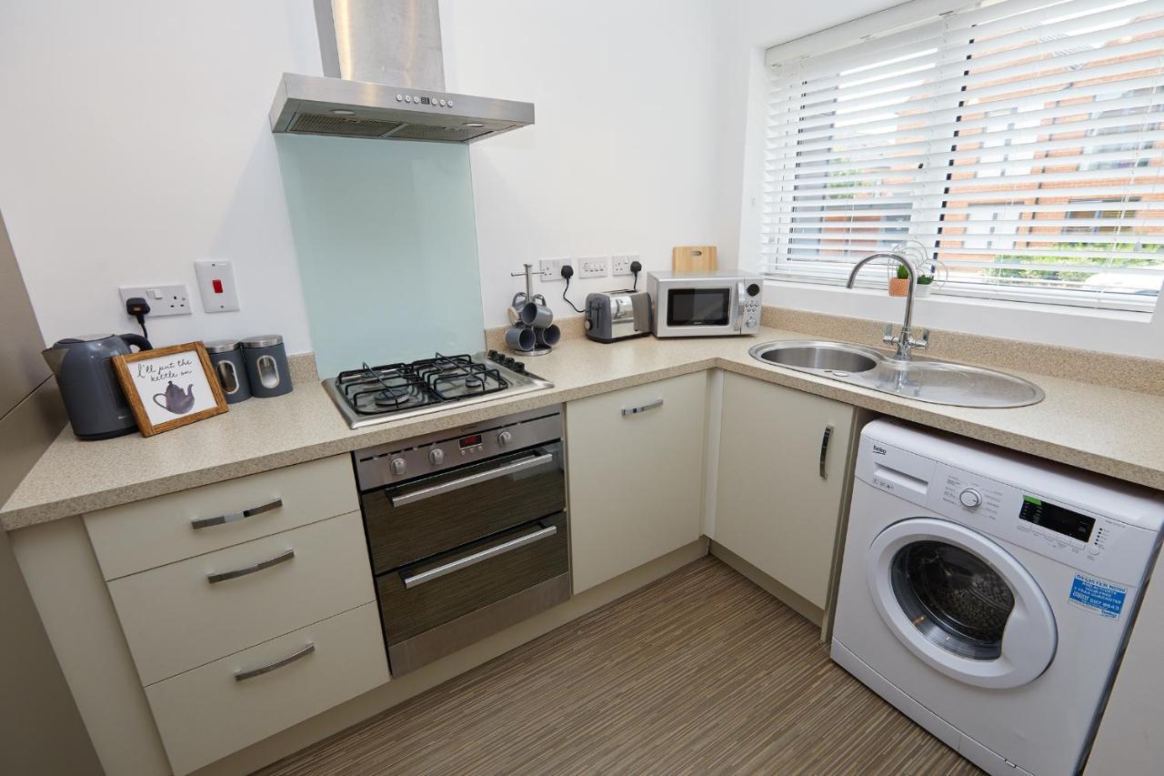 Base - 2 Bed Near Hospital, Driveway Parking, Garden Holiday home Derby