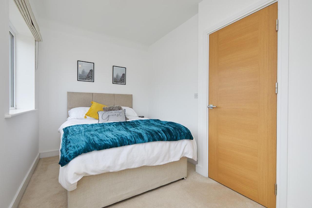 Base - 2 Bed Near Hospital, Driveway Parking, Garden
