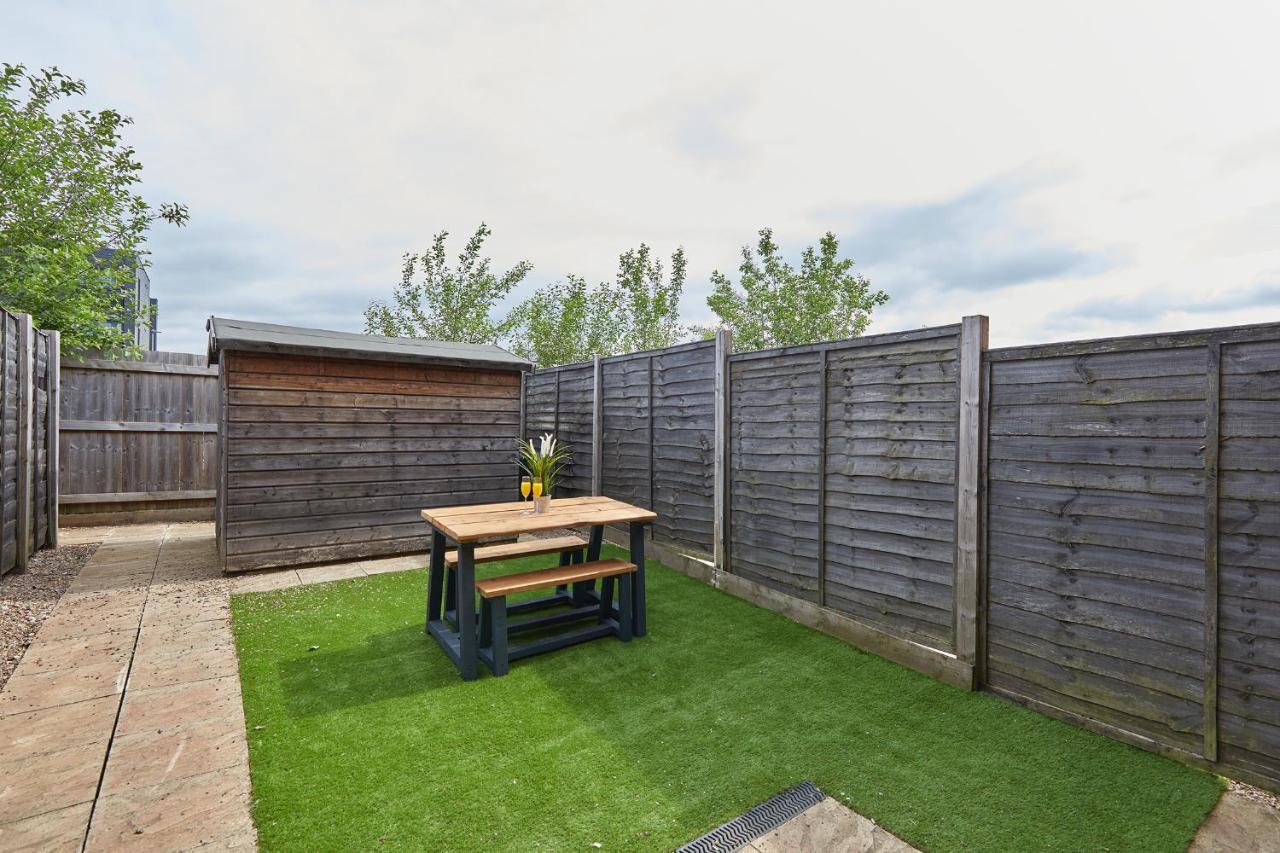 Base - 2 Bed Near Hospital, Driveway Parking, Garden *