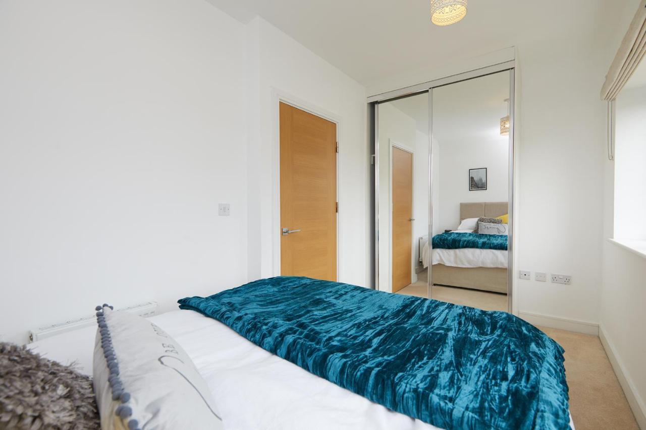 Base - 2 Bed Near Hospital, Driveway Parking, Garden Holiday home