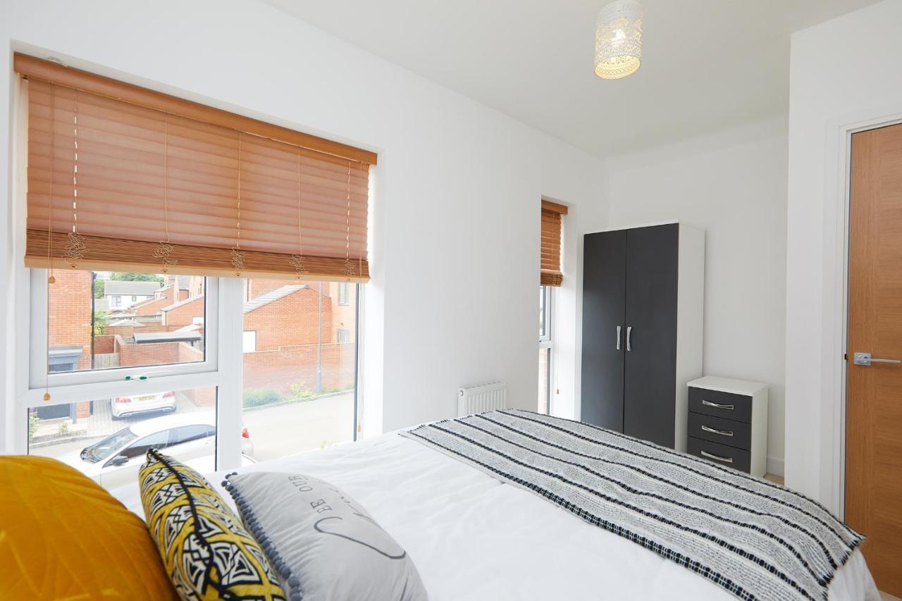 Holiday home Base - 2 Bed Near Hospital, Driveway Parking, Garden Derby